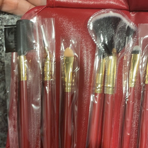 Cabernet  24 piece brush set - Picture 3 of 7